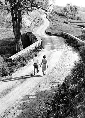 Anniversary Greeting Card - Romantic Stroll